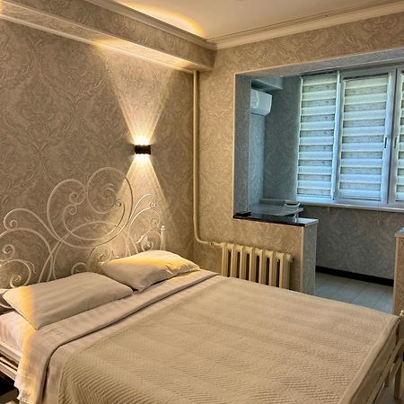 Уютная Комната-Студия В Центре Бишкека Dış mekan fotoğraf